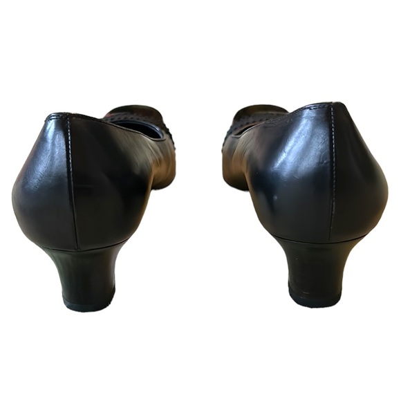 Salvatore Ferragamo Vintage Black & Patent Ribbon Cap Toe Kitten Heels - 6.5 - Picture 11 of 16